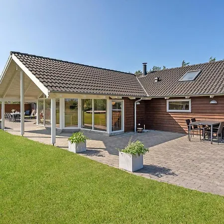 Pet Friendly In With Outdoor Swimming Pool Holiday home *