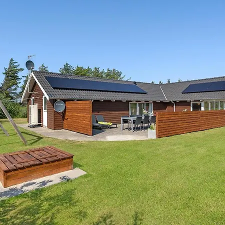 Pet Friendly In With Outdoor Swimming Pool Holiday home *