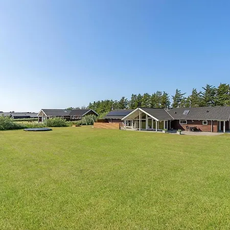 Pet Friendly In With Outdoor Swimming Pool *