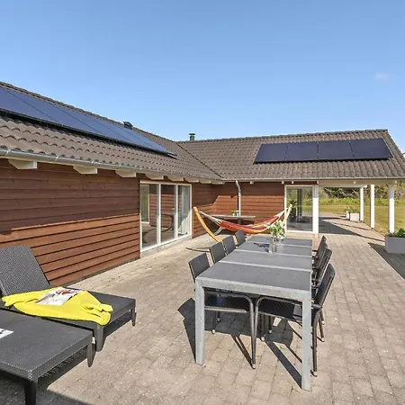 Pet Friendly In With Outdoor Swimming Pool Holiday home *