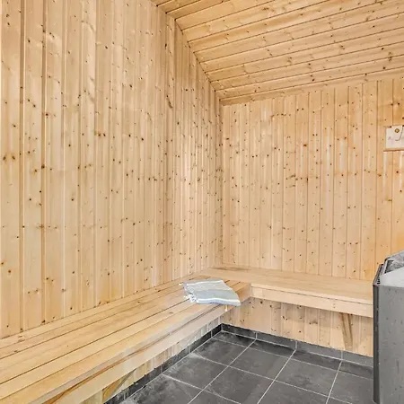 Pet Friendly In With Outdoor Swimming Pool * Lokken