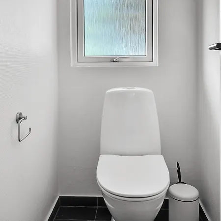 Pet Friendly In With Outdoor Swimming Pool *